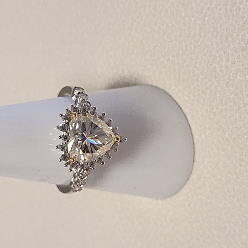 Elegant Silver and Gold Women's Ring